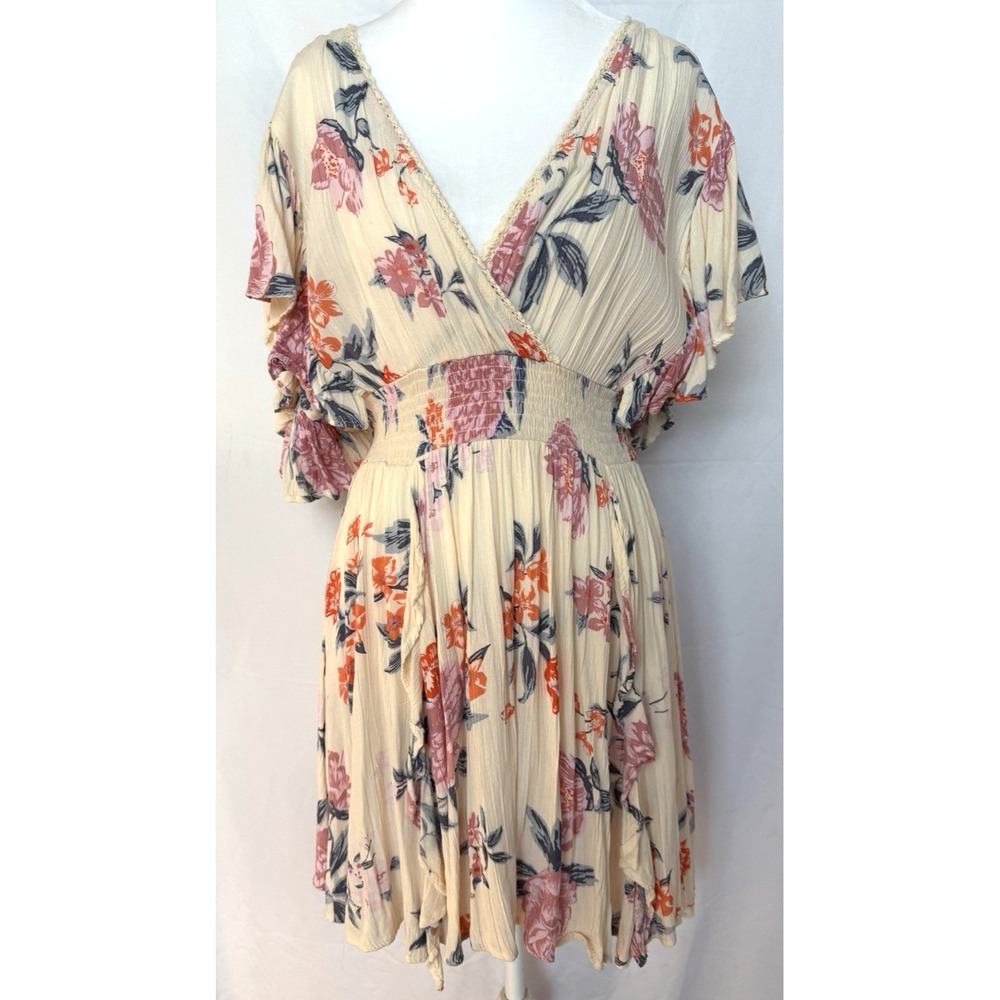 Angie Mini Floral Sun Dress Size L V-Neck Flutter Sleeve Ruffle Crochet Flowy - Picture 2 of 9